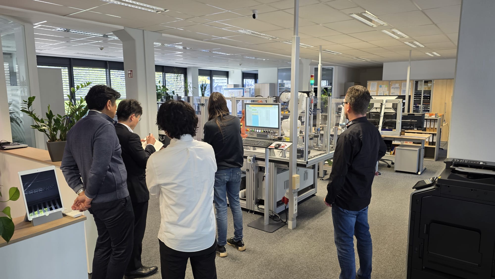 Japanische Delegation besucht Selmo Technology und Raitec Automation